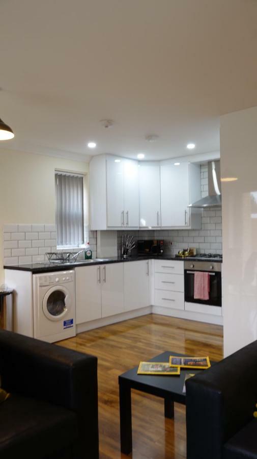 דירות Ashford  Luxury 2 Bed 2 Bath - Free Parking - 5Min To Airport - Sleeps 6 מראה חיצוני תמונה