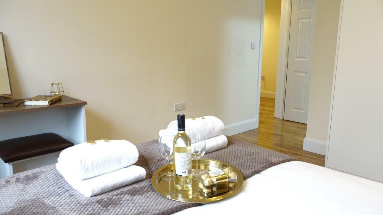 דירות Ashford  Luxury 2 Bed 2 Bath - Free Parking - 5Min To Airport - Sleeps 6 מראה חיצוני תמונה