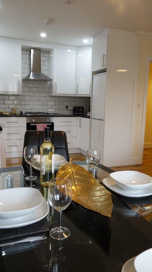 דירות Ashford  Luxury 2 Bed 2 Bath - Free Parking - 5Min To Airport - Sleeps 6 מראה חיצוני תמונה