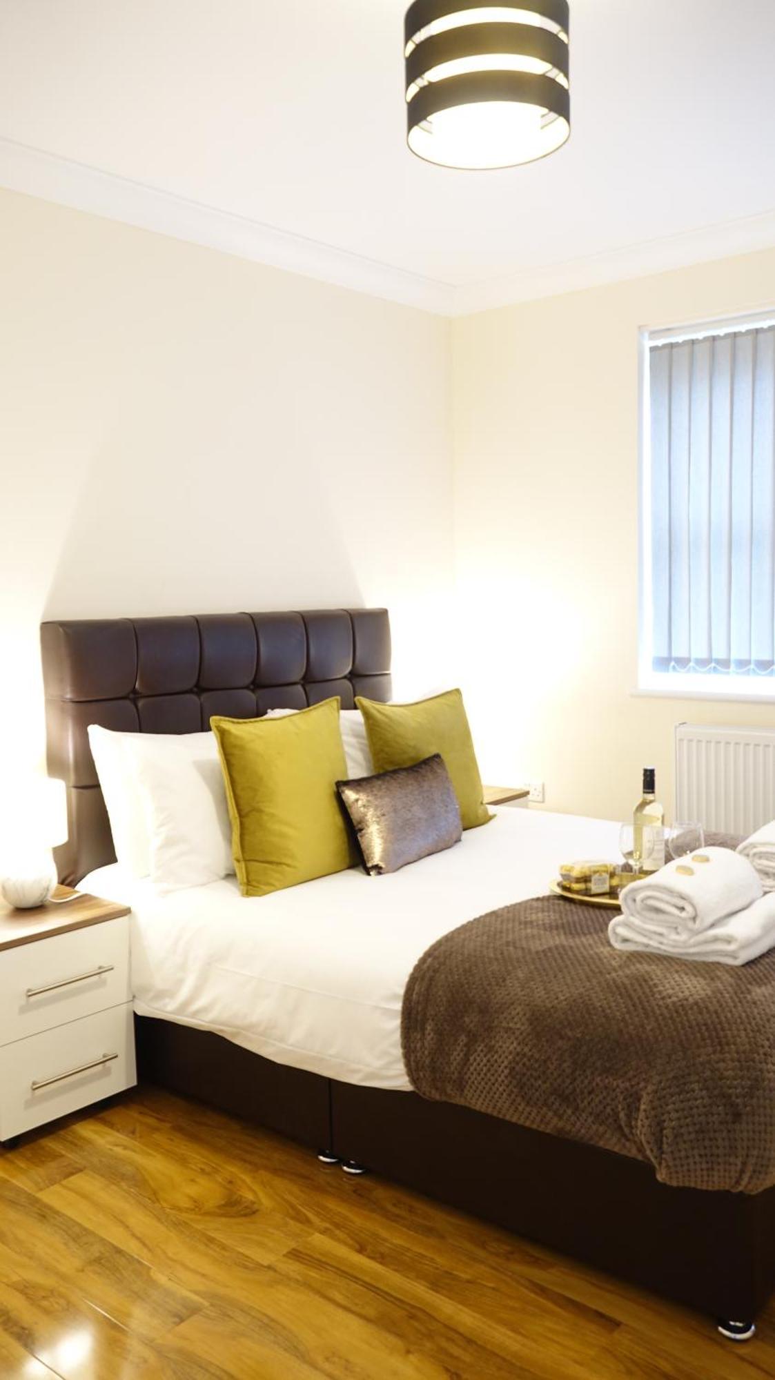 דירות Ashford  Luxury 2 Bed 2 Bath - Free Parking - 5Min To Airport - Sleeps 6 מראה חיצוני תמונה