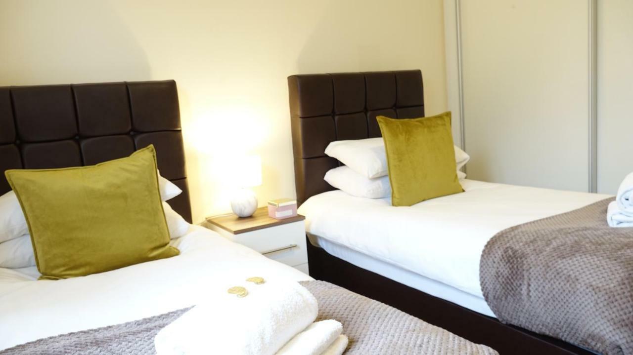 דירות Ashford  Luxury 2 Bed 2 Bath - Free Parking - 5Min To Airport - Sleeps 6 מראה חיצוני תמונה