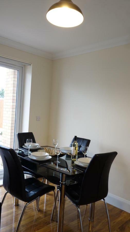 דירות Ashford  Luxury 2 Bed 2 Bath - Free Parking - 5Min To Airport - Sleeps 6 מראה חיצוני תמונה