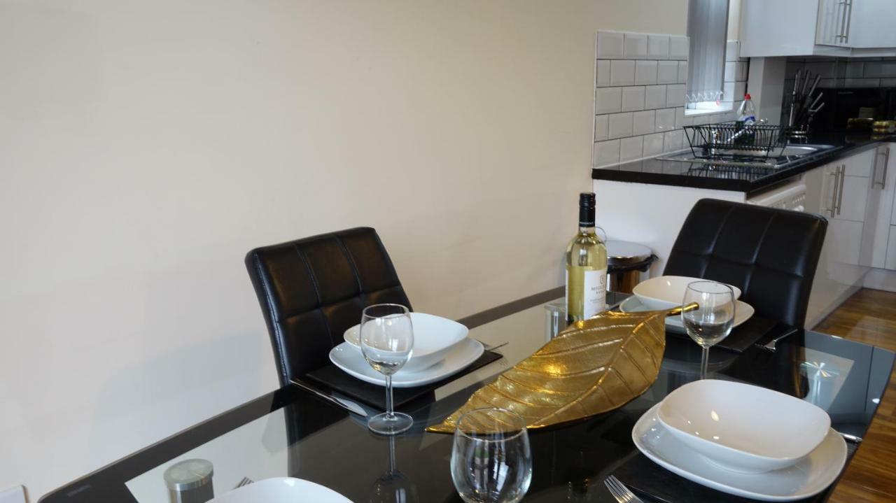 דירות Ashford  Luxury 2 Bed 2 Bath - Free Parking - 5Min To Airport - Sleeps 6 מראה חיצוני תמונה