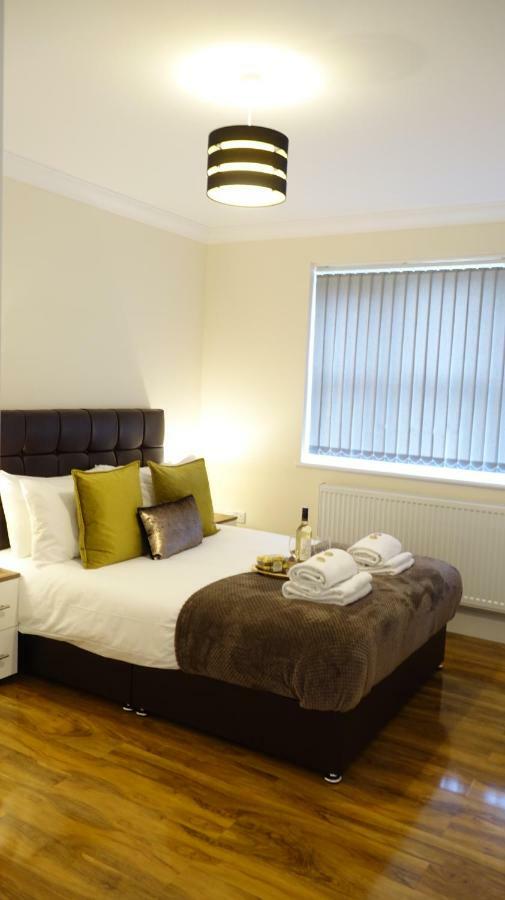דירות Ashford  Luxury 2 Bed 2 Bath - Free Parking - 5Min To Airport - Sleeps 6 מראה חיצוני תמונה