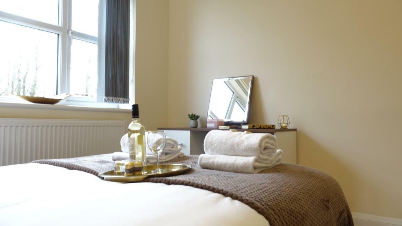 דירות Ashford  Luxury 2 Bed 2 Bath - Free Parking - 5Min To Airport - Sleeps 6 מראה חיצוני תמונה