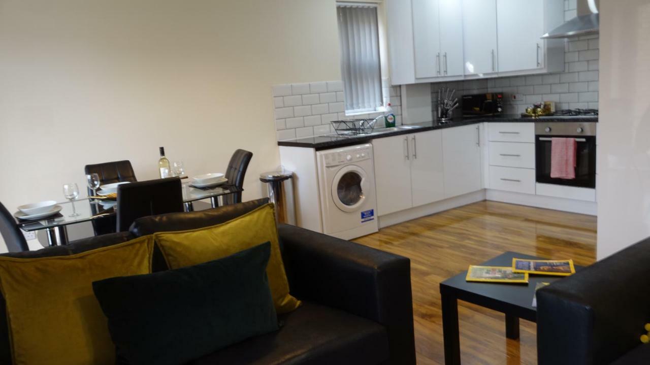 דירות Ashford  Luxury 2 Bed 2 Bath - Free Parking - 5Min To Airport - Sleeps 6 מראה חיצוני תמונה