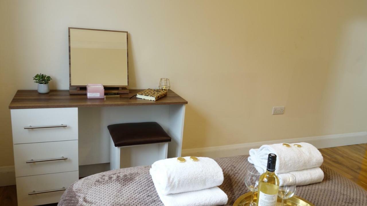 דירות Ashford  Luxury 2 Bed 2 Bath - Free Parking - 5Min To Airport - Sleeps 6 מראה חיצוני תמונה