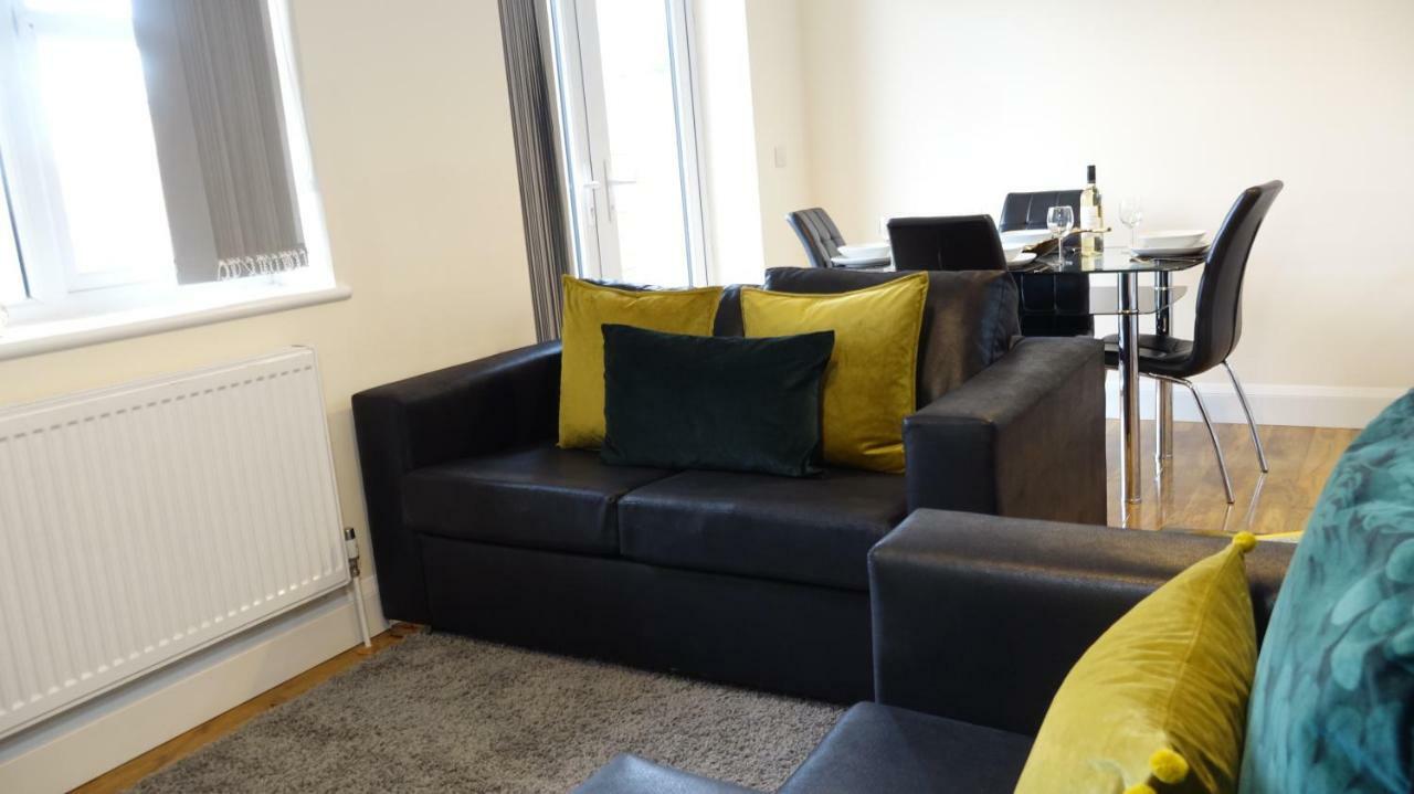 דירות Ashford  Luxury 2 Bed 2 Bath - Free Parking - 5Min To Airport - Sleeps 6 מראה חיצוני תמונה