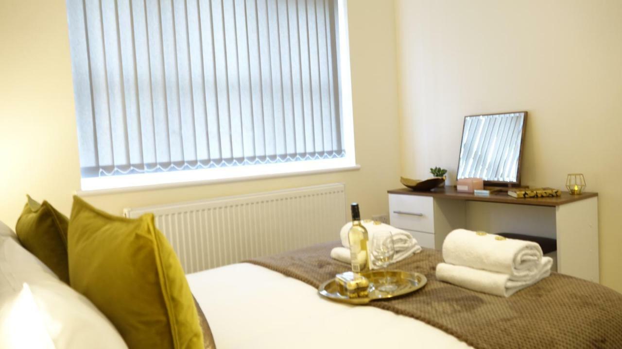 דירות Ashford  Luxury 2 Bed 2 Bath - Free Parking - 5Min To Airport - Sleeps 6 מראה חיצוני תמונה
