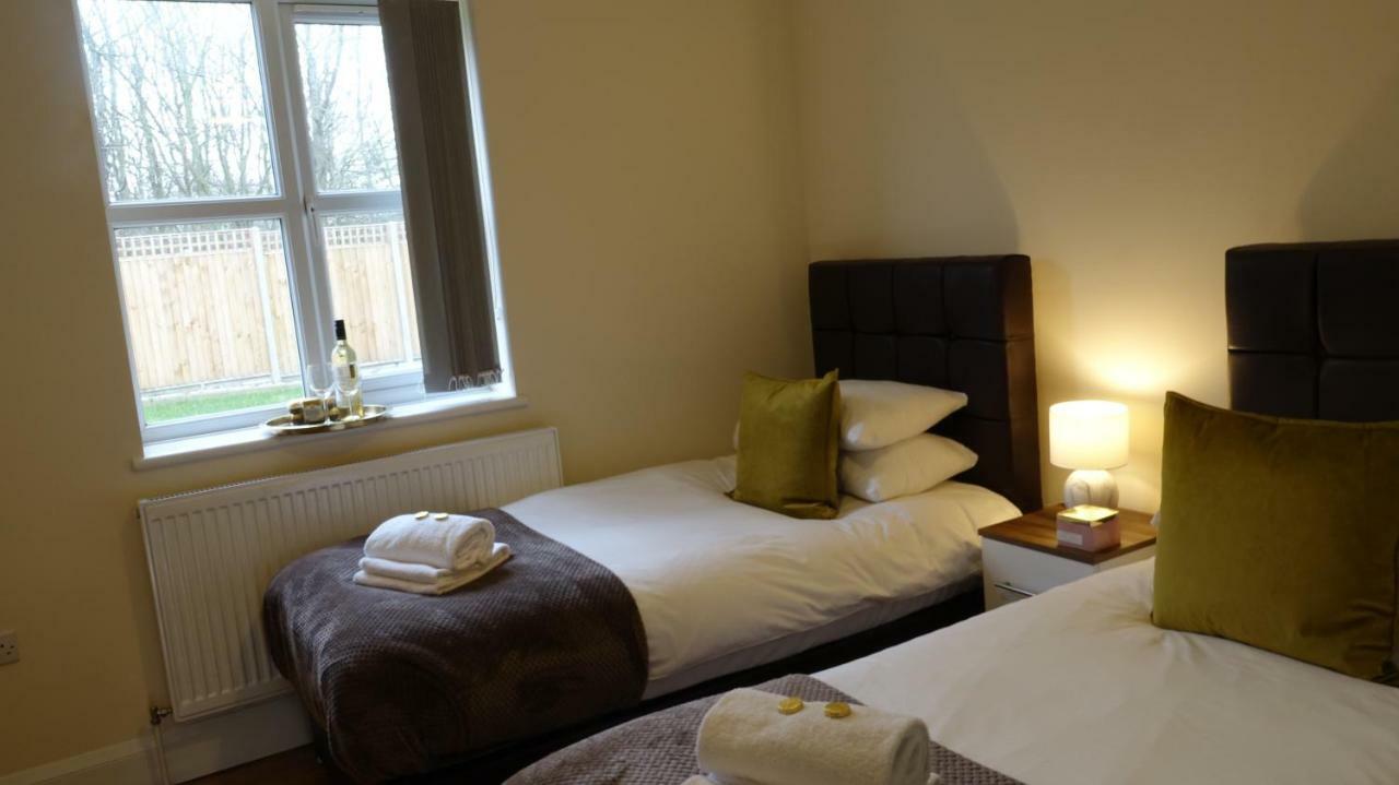 דירות Ashford  Luxury 2 Bed 2 Bath - Free Parking - 5Min To Airport - Sleeps 6 מראה חיצוני תמונה