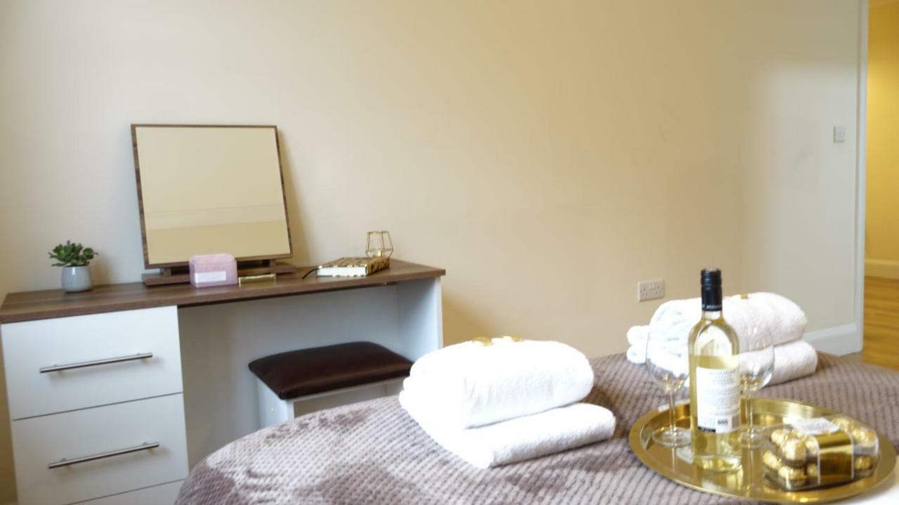 דירות Ashford  Luxury 2 Bed 2 Bath - Free Parking - 5Min To Airport - Sleeps 6 מראה חיצוני תמונה